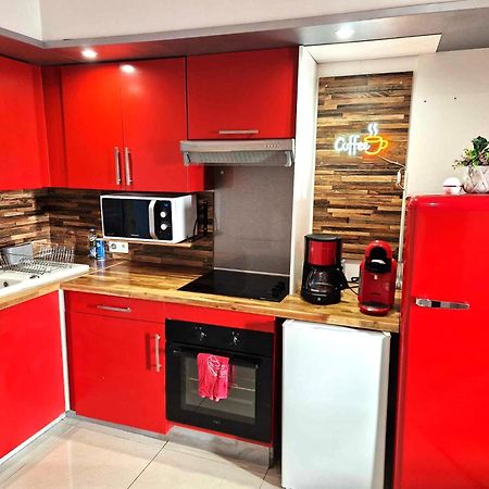 02 - Tres Joli 2 Pieces Avec 3 Lits Pouvant Accueillir Jusqu'A 5 Personnes, Situe Au Rdc Avec Entree Independante, Une Place De Parking Reservee Devant L'Entree Et Terrasse Sur L'Arriere Donnant Sur Parc Arbore, Tout Le Linge De Maison Est Fourni Razac-sur-l'Isle Exterior photo